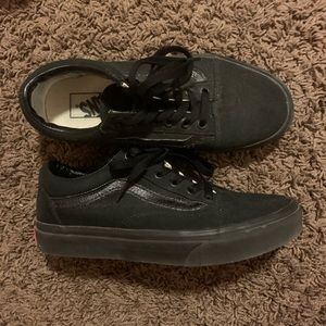 Women’s Black Old Skool Vans!
